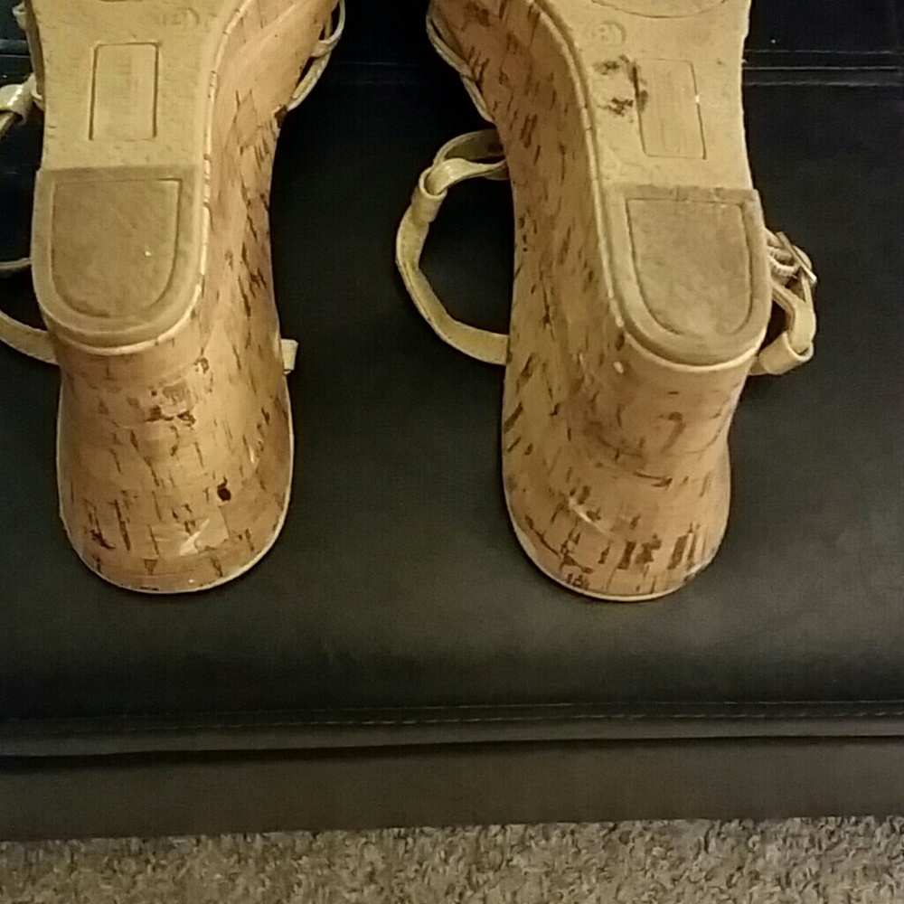 Seychelles Women's Tan Snakeskin Wedge Sandals – Size 8.5 (Pre-Owned) - Picture 4 of 5